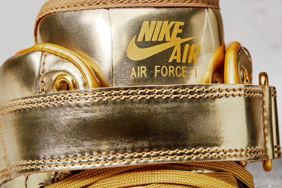 Nike en oro