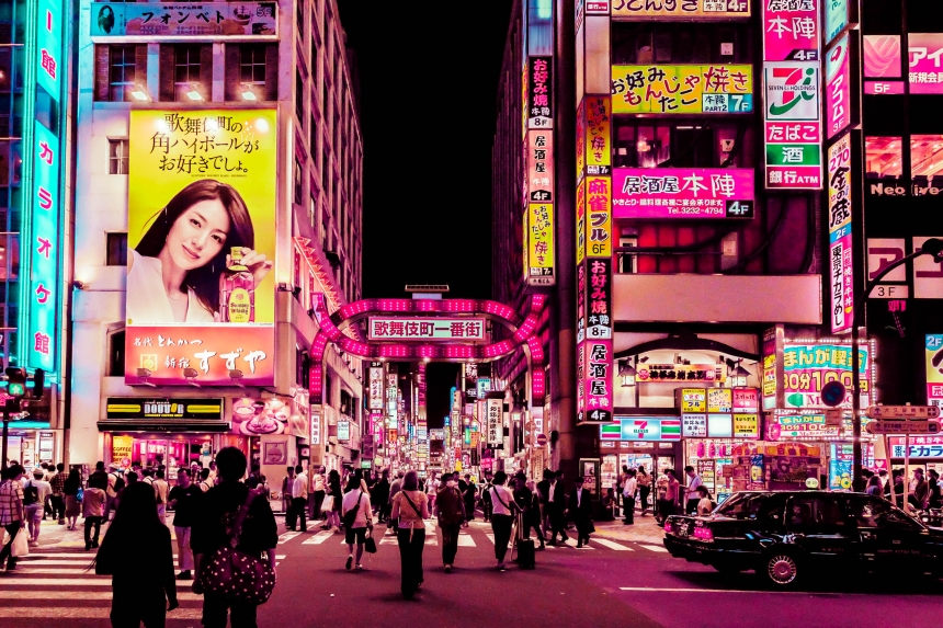 Resplandor de Tokio: Fotógrafo satura en rosa la ciudad más grande del mundo