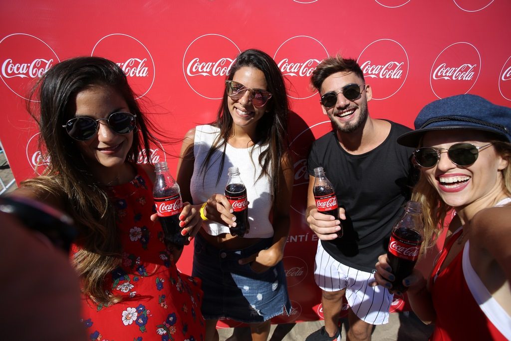 Nicolás Occhiato, Valentina Salezzi y las hermanas Lucius disfrutaron la nueva Coca-Cola Sin Azúcar