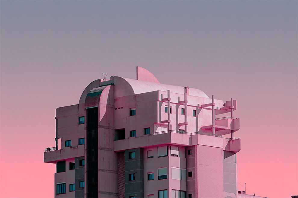 Al Mefer captura la arquitectura marciana futurista de Benidorm