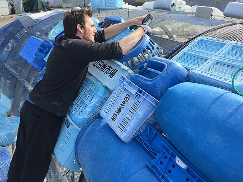 Ballena fabricada con 5 toneladas de plásticos del océano