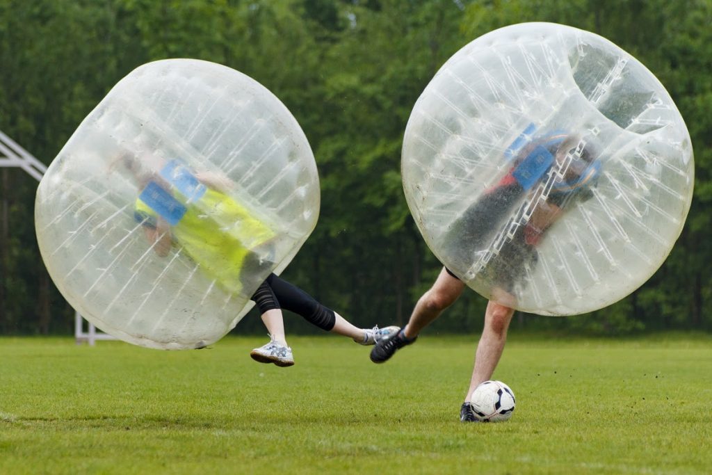 Williamsburg invita a jugar al Bubble Soccer