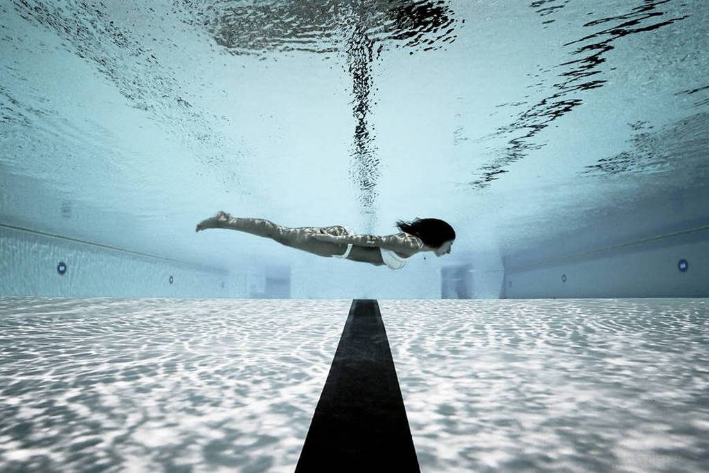 Alex Voyer y Alex Roubaud under pool debajo del agua loqueva