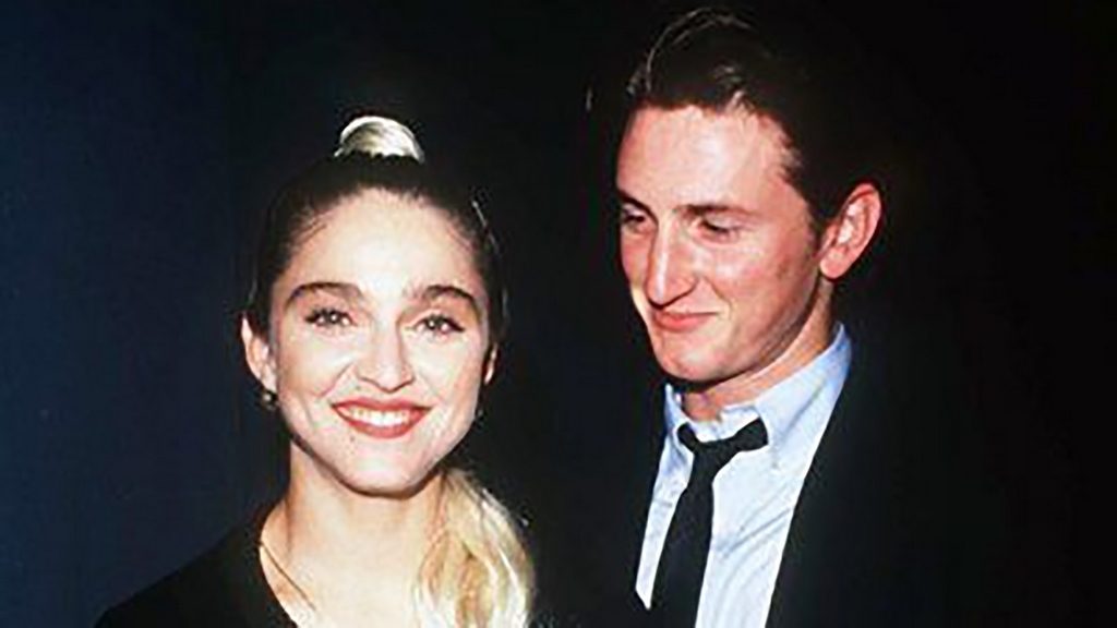 25 Madonna se casó con el actor Sean Penn el día de su cumpleaños 27 en una hermética ceremonia en Malibú