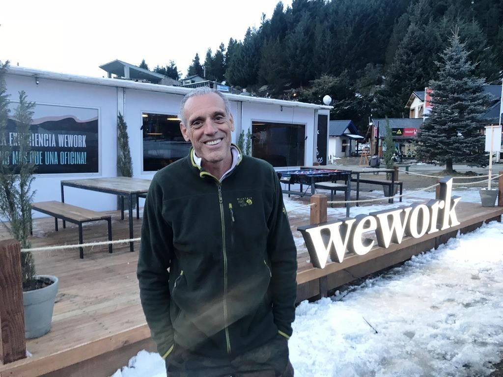 Giorgio Alliata pasó a conocer WeWork Winter Experience, un espacio diseñado para conectarse, en la base del Cerro Catedral