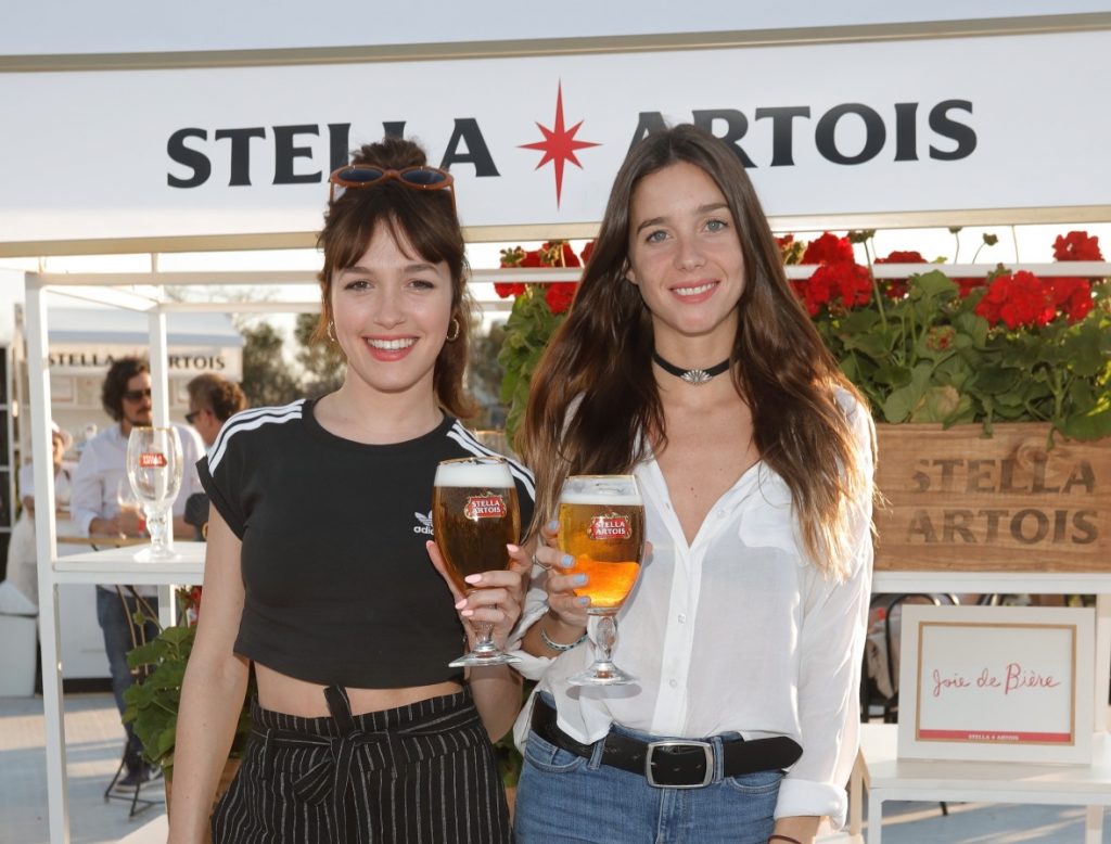 Cande Vetrano y Lucía Celasco Lucía Celasco en el espacio de Stella Artois en Masticar loqueva