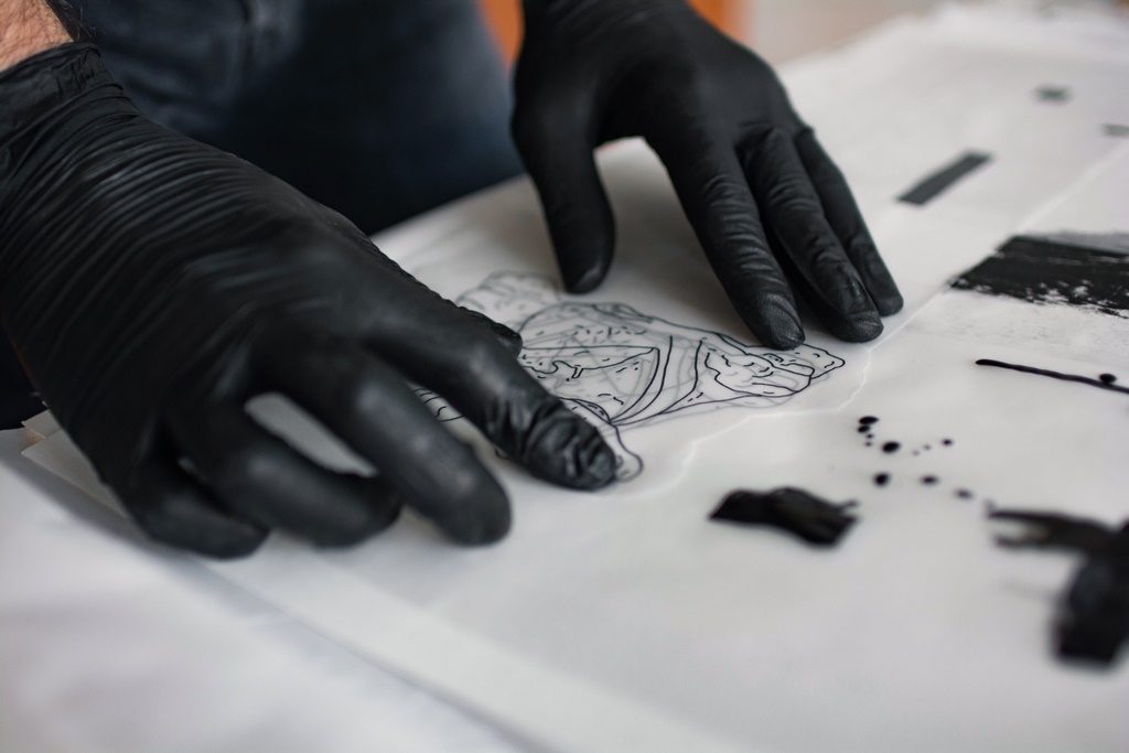 Julian Brangold, el artista que se sumergió en el tatuaje como medio de expresión