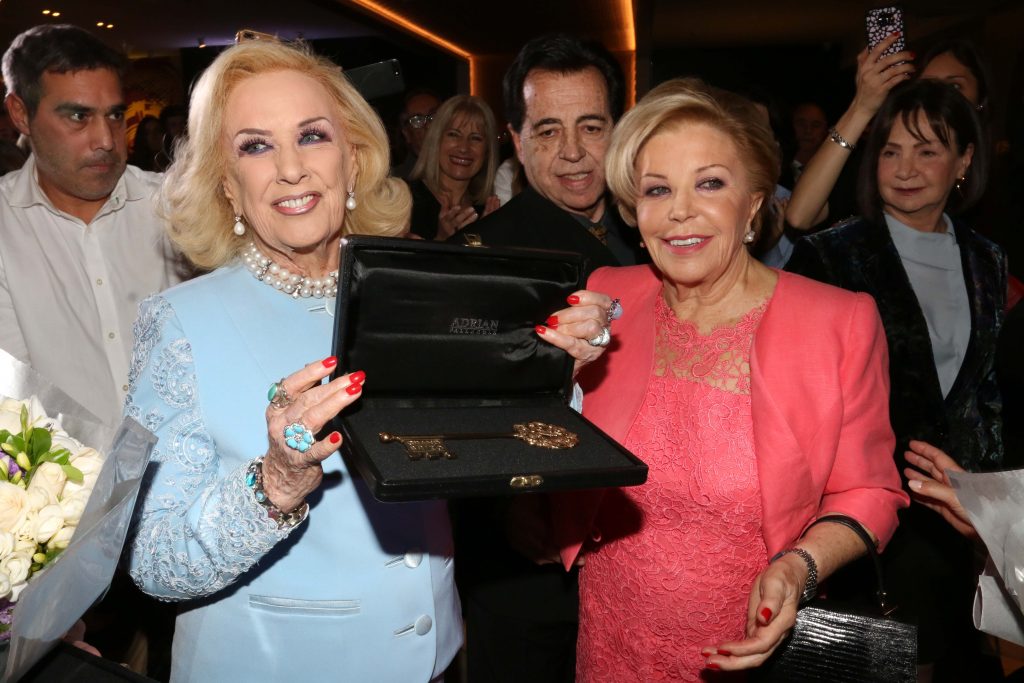 Mirtha Legrand y María del Carmen Cheda de Álvarez Argüelles en la apertura del nuevo hotel Grand Brizo Buenos Aires