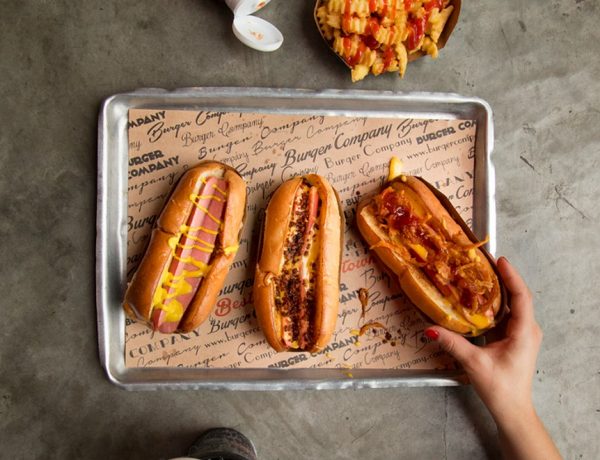 The Burger Company lanza su nueva línea de Hot Dogs