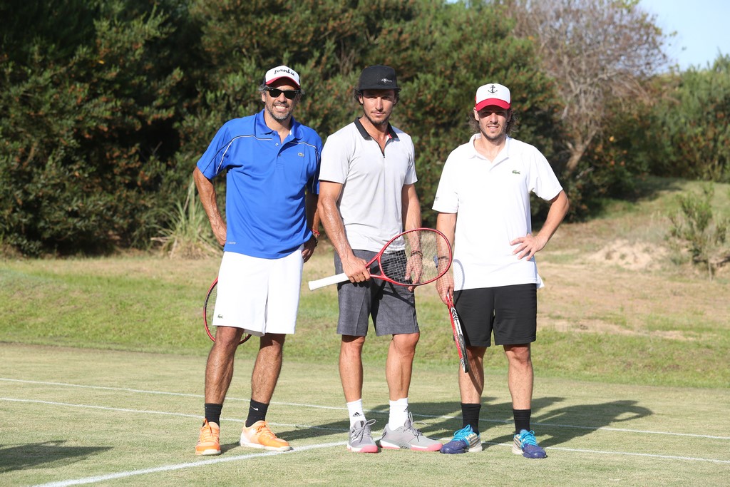 Mariano Zabaleta, Pico Mónaco y Gastón Gaudio jugaron contra amateurs en la cancha de tenis del emprendimiento inmobiliario Las Cárcavas