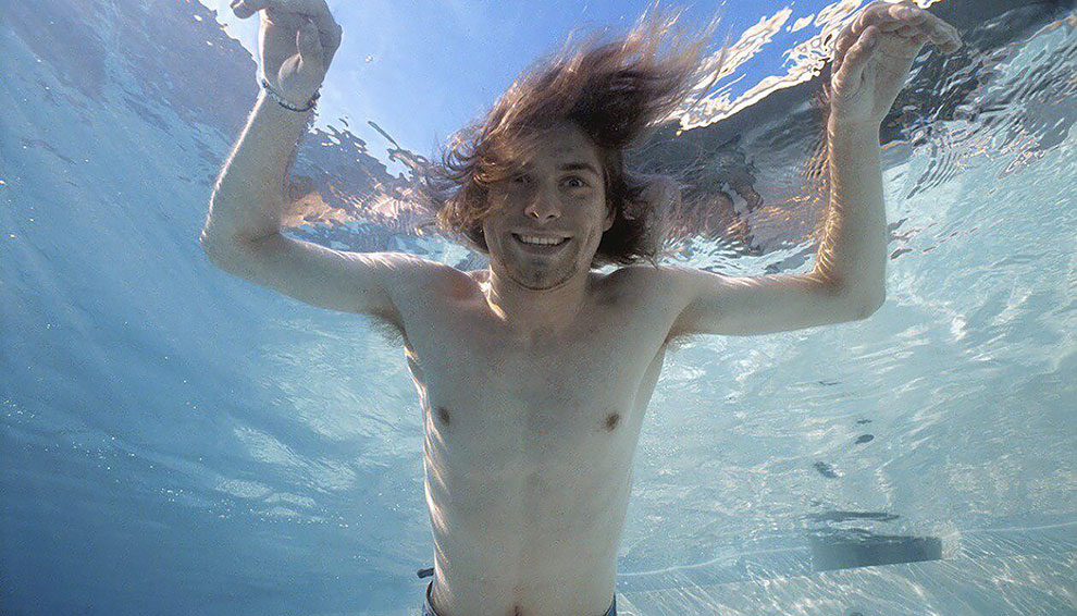 “Float Around” fotos inéditas bajo el agua de Nevermind de nirvana (5)