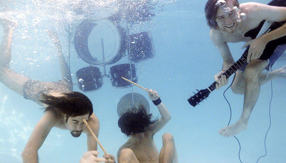 “Float Around” fotos inéditas bajo el agua de Nevermind de nirvana (6)