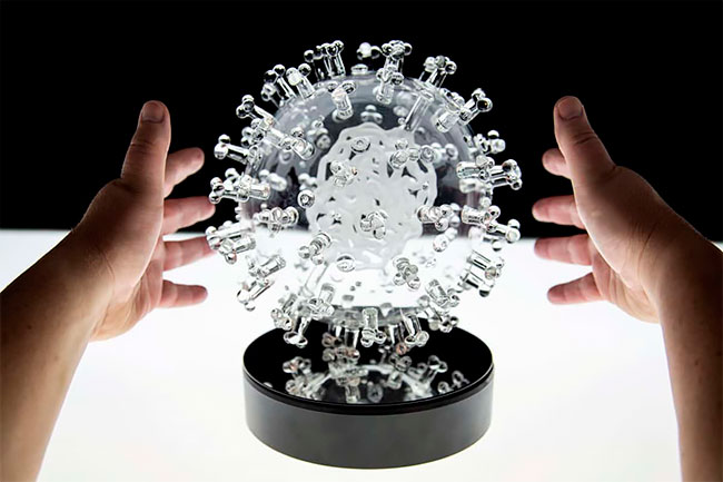 escultura vidrio coronavirus (5)