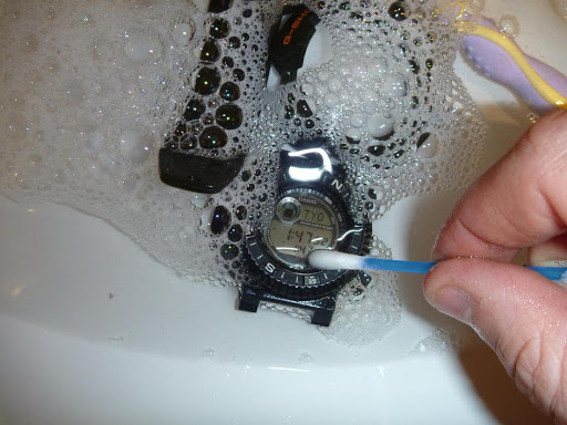 Tu reloj G-Shock también se puede limpiar con agua y jabón lqv (3)