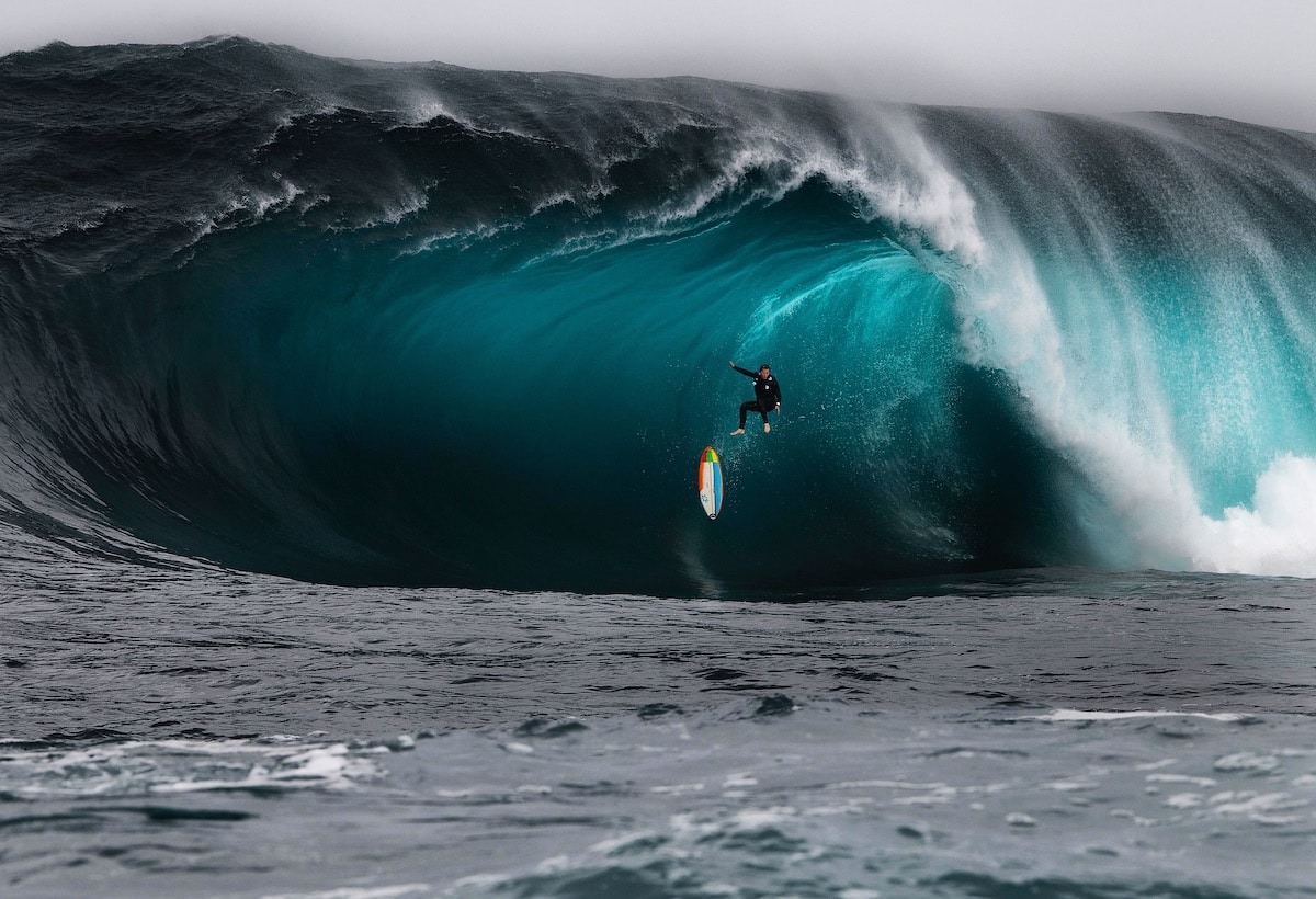 “Free Fall” por Ren McGann 2020 Nikon Surf Photography