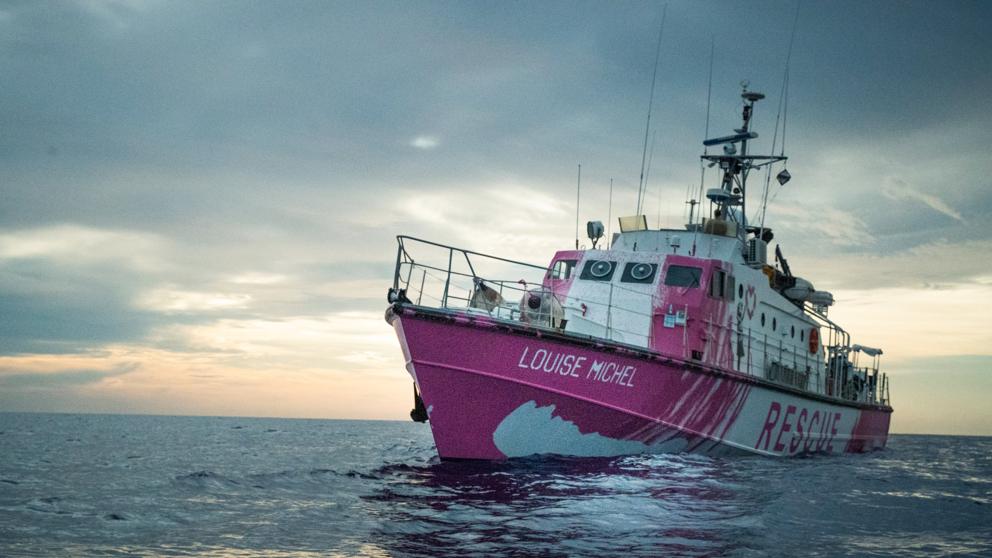 Banksy financia un barco para rescatar a migrantes en el Mediterráneo (5)