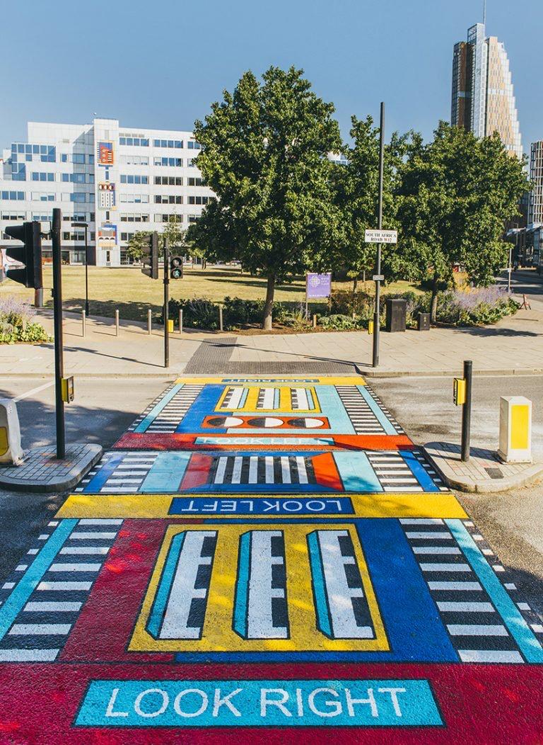 camille Walala transforma calles de Londres con sus coloridos patrones geométricos (5)