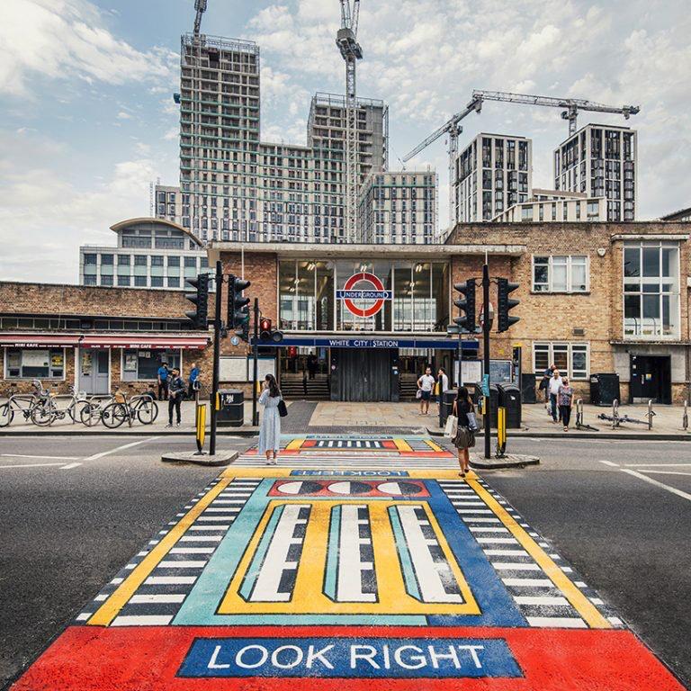 camille Walala transforma calles de Londres con sus coloridos patrones geométricos (6)