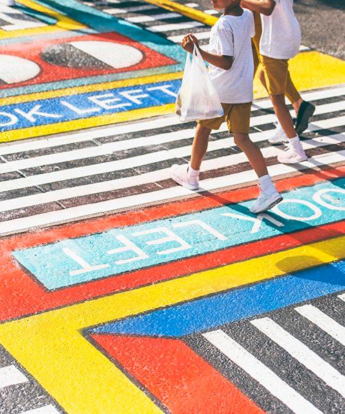 camille Walala transforma calles de Londres con sus coloridos patrones geométricos (7)