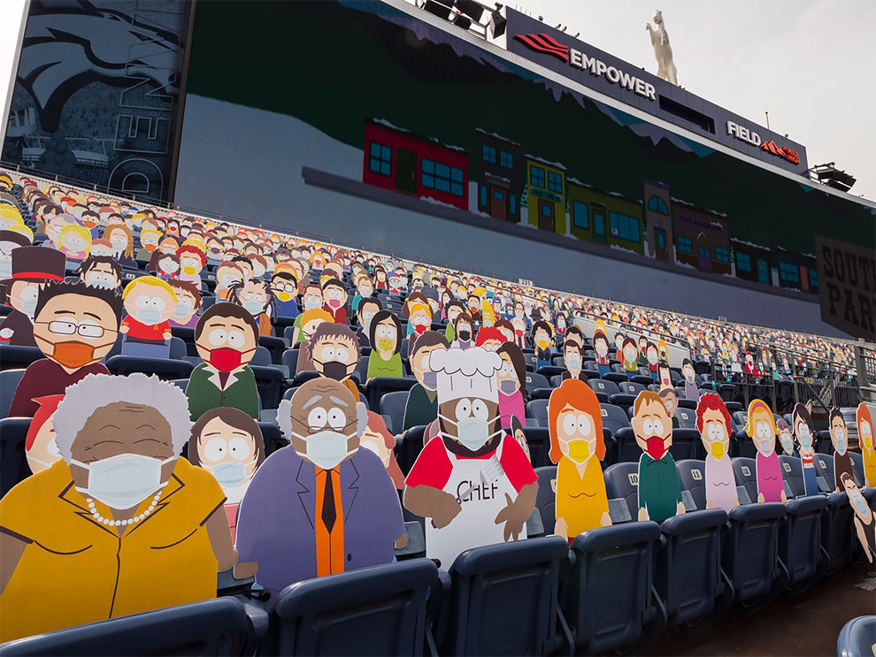 1.800 figuras de South Park como público de un partido de fútbol americano (11)