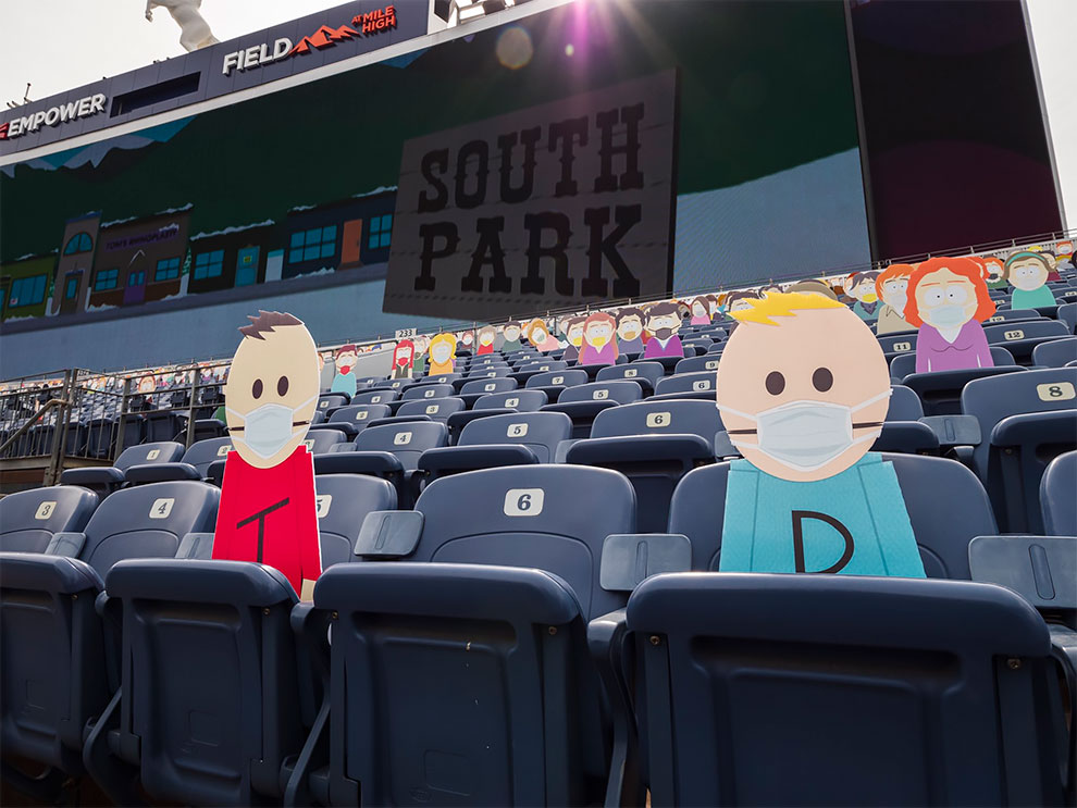 1.800 figuras de South Park como público de un partido de fútbol americano (12)