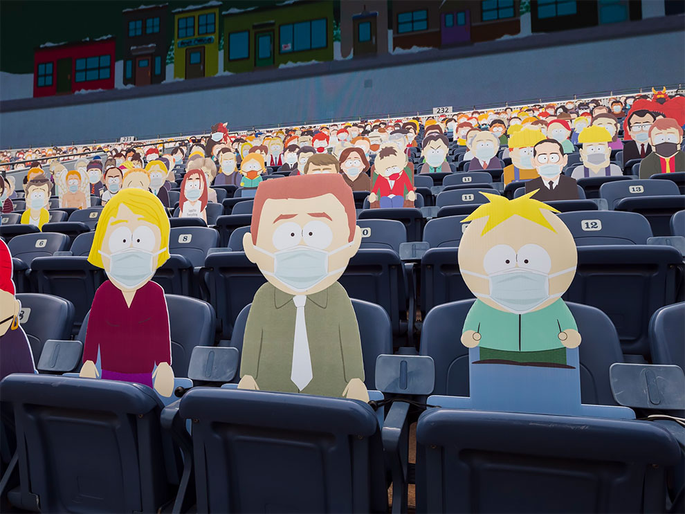 1.800 figuras de South Park como público de un partido de fútbol americano (13)