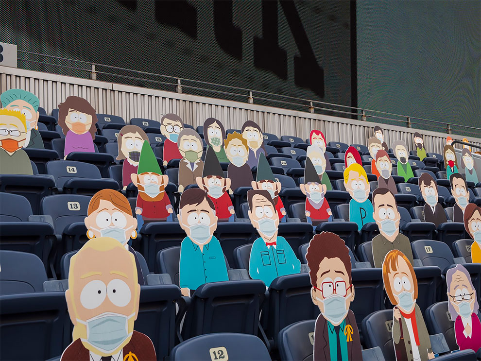 1.800 figuras de South Park como público de un partido de fútbol americano (14)