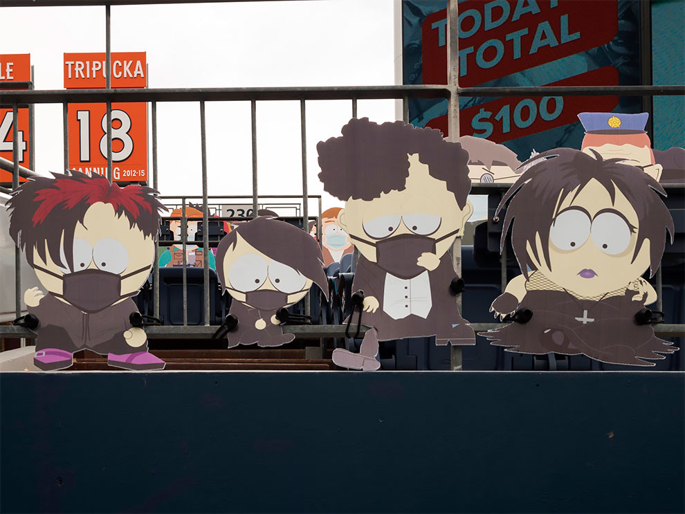 1.800 figuras de South Park como público de un partido de fútbol americano (15)