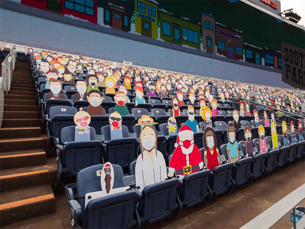 1.800 figuras de South Park como público de un partido de fútbol americano (16)