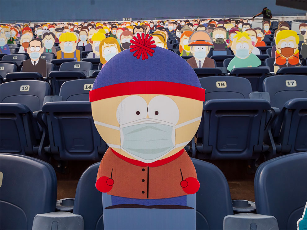 1.800 figuras de South Park como público de un partido de fútbol americano (5)