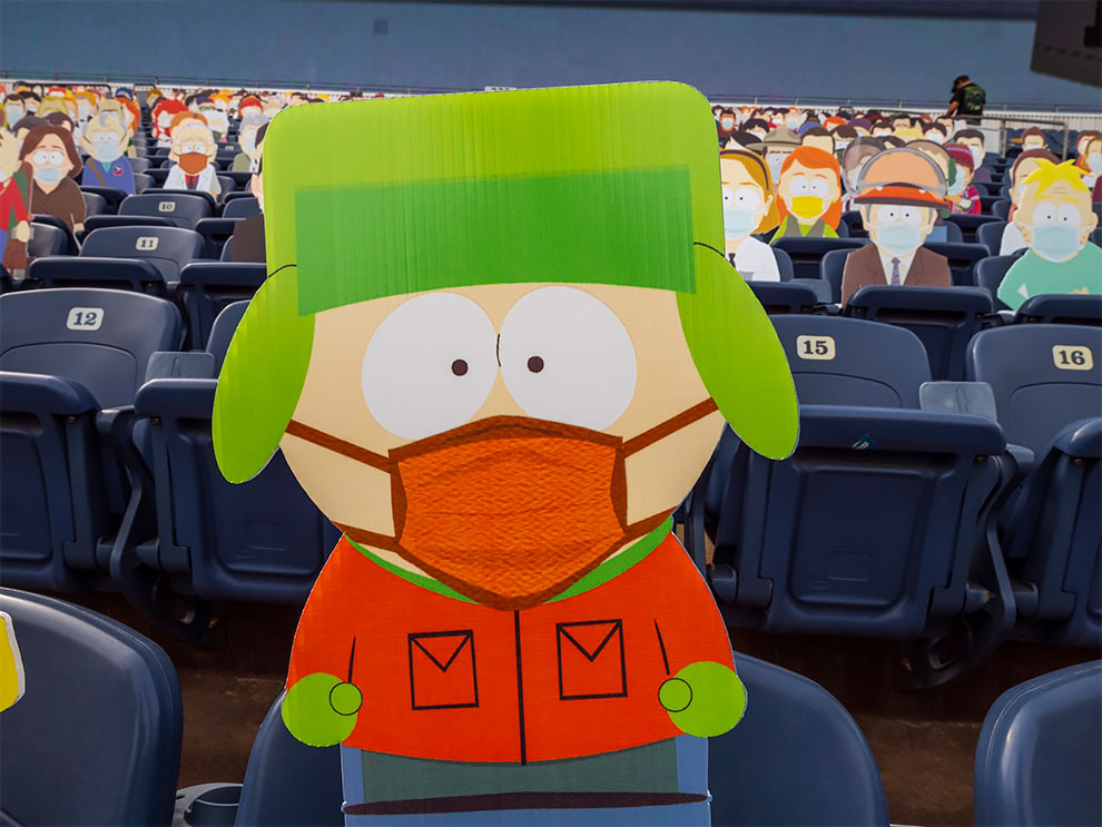 1.800 figuras de South Park como público de un partido de fútbol americano (6)