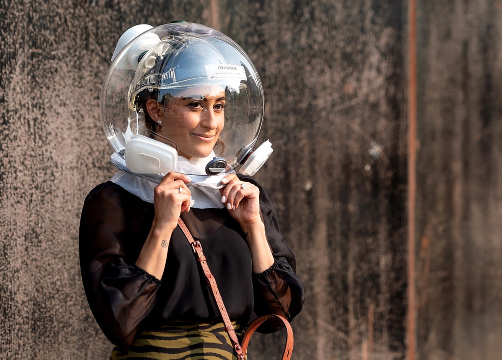 Covidisor, el casco de astronauta que es furor en el NY Fashion Week (3)