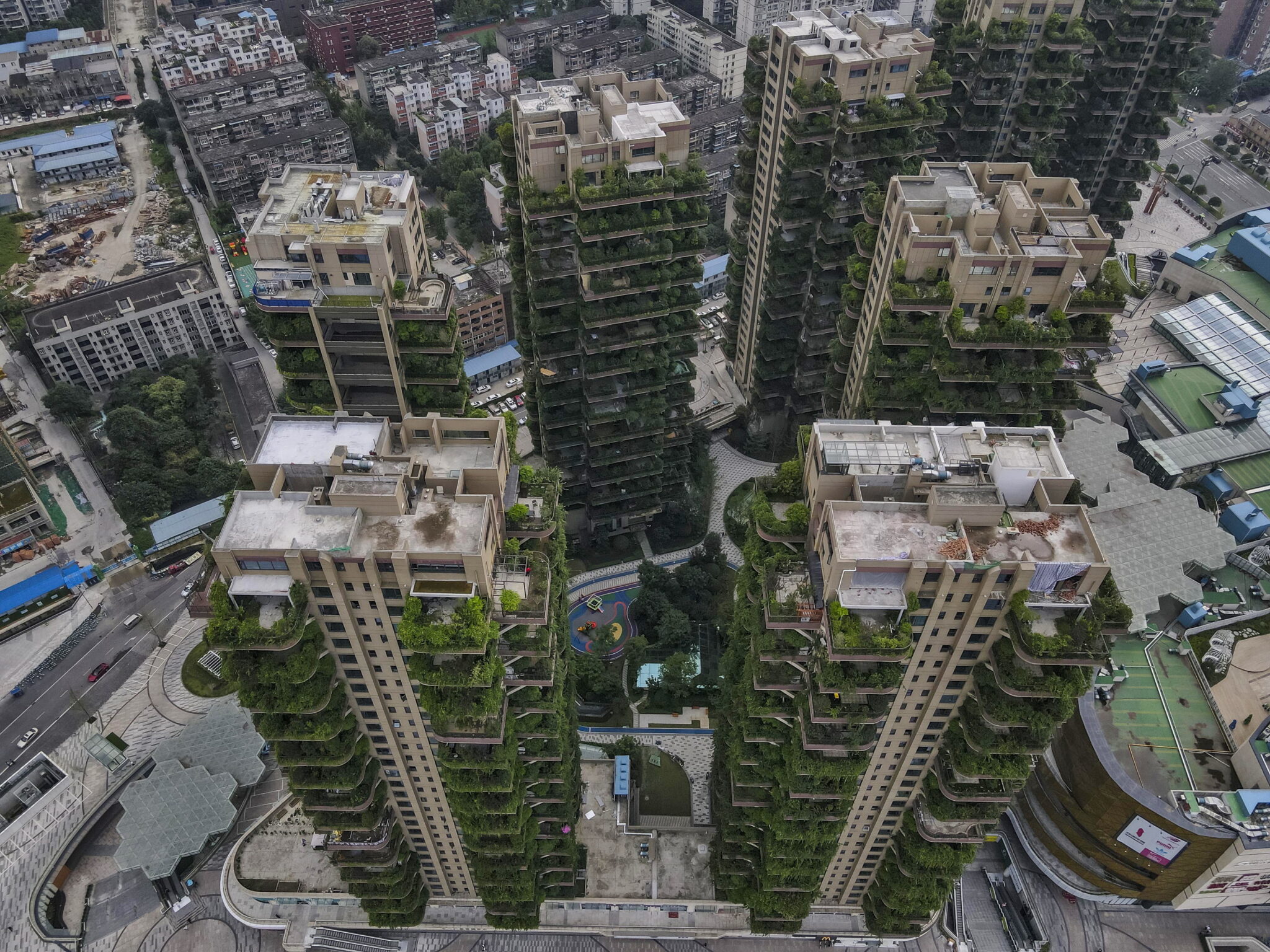 Plants overrun apartment blocks in Chengdu