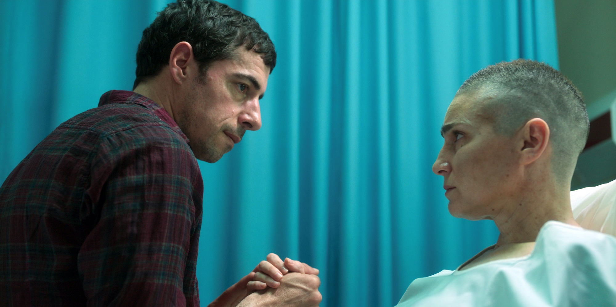 El_Cuaderno_de_Tomy_Netflix-Valeria _Bertuccelli_ Esteban_Lamothe (3)