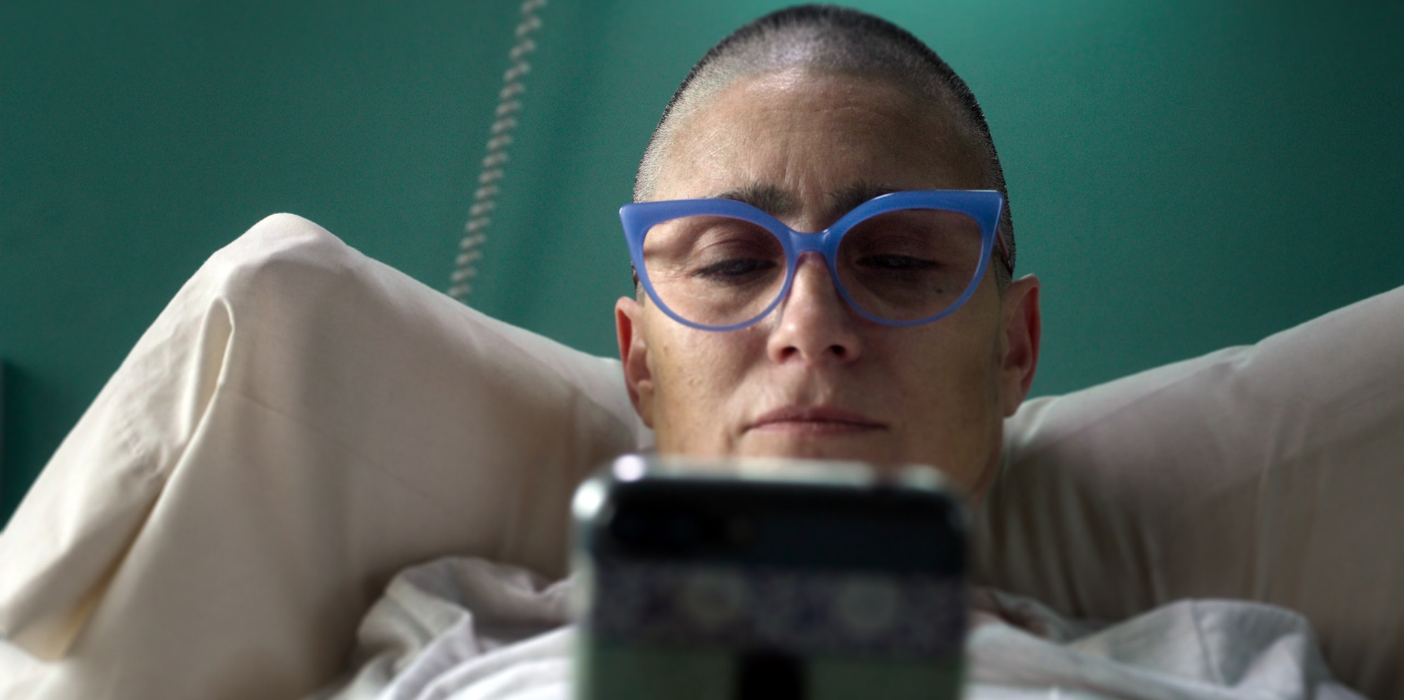 El_Cuaderno_de_Tomy_Netflix-Valeria _Bertuccelli_ Esteban_Lamothe (5)