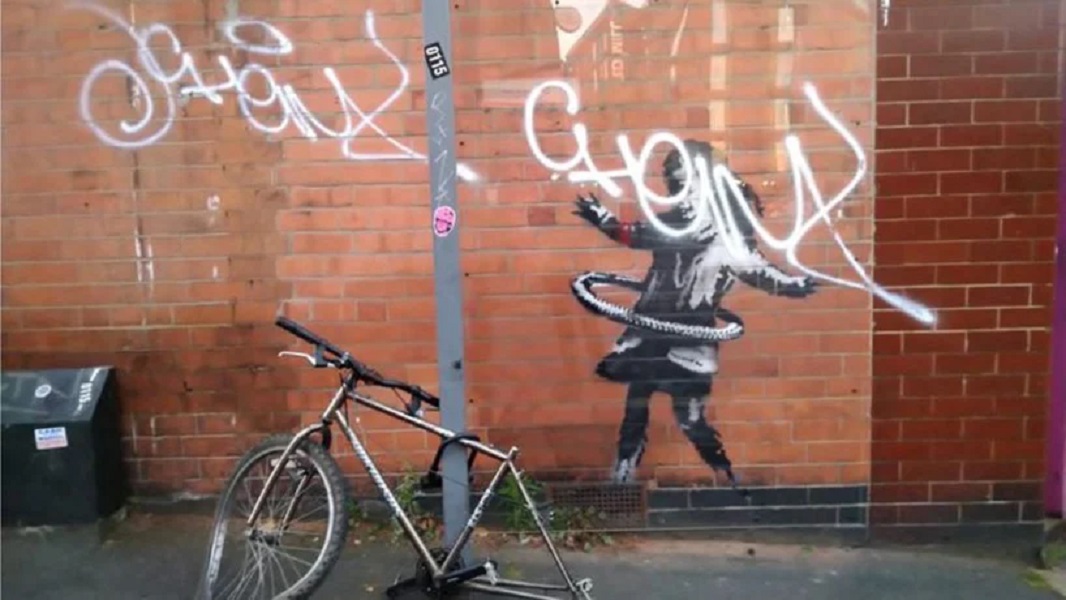 La nena jugando hula-hula, nueva obra de Banksy (1)