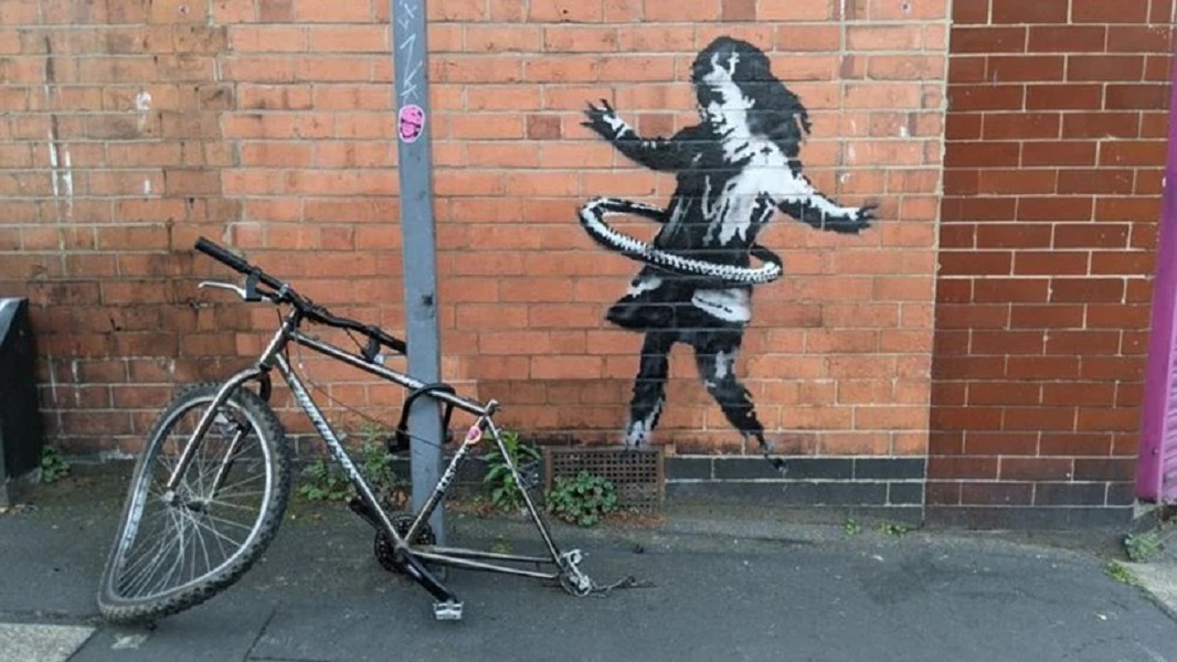 La nena jugando hula-hula, nueva obra de Banksy (4)