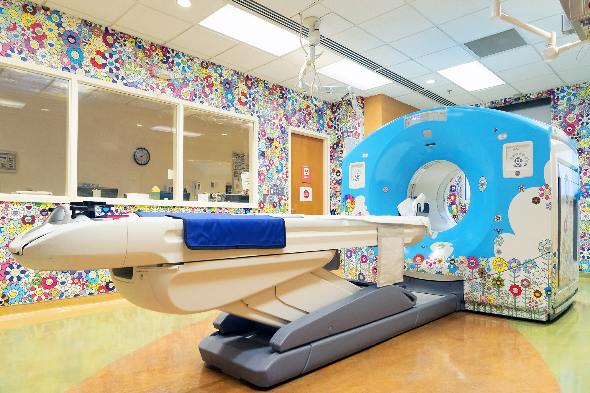 Takashi Murakami intervino la sala de tomografía infantil RX hospital de niños de Washington