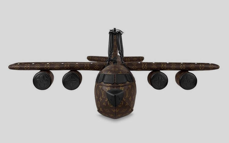 Louis Vuitton: Bolsa con forma de avión, mas cara que uno real