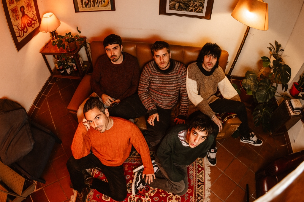 Terrores Nocturnos presenta “Si los veo, Ellos me ven primer adelanto de Gente en la Ventana